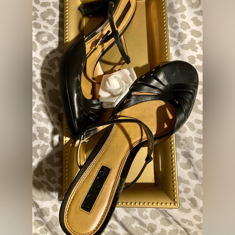 Leather heels with strap - Picture 3 of 4